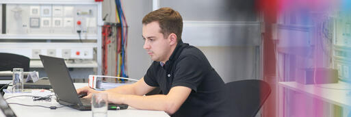 Formation continue officielle dans un centre de formation certifié par la KNX Association.