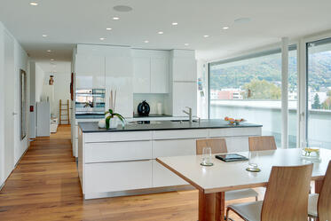 Komfortable Steuerung der gesamten Technik mit nur einem System